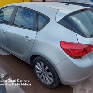 OPEL ASTRA J 1.7 16V CDTI 110cv AÑO 2012 - Imagen 4