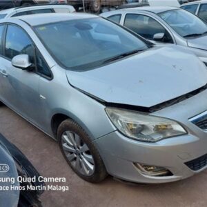OPEL ASTRA J 1.7 16V CDTI 110cv AÑO 2012 - Imagen 1